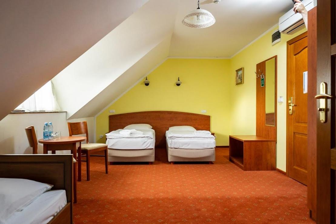 Hotel Bastion コストシン・ナド・オドロン エクステリア 写真