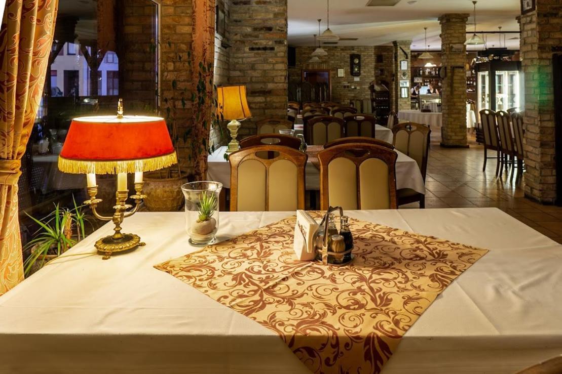 Hotel Bastion コストシン・ナド・オドロン エクステリア 写真