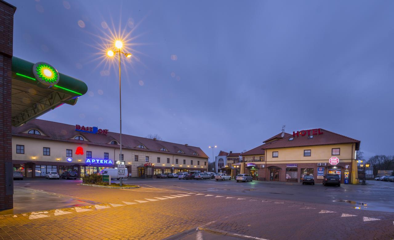 Hotel Bastion コストシン・ナド・オドロン エクステリア 写真